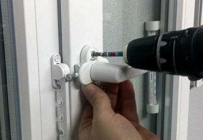 Ремонт двери на ул. 40 лет Октября, 7А