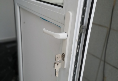 Ремонт двери на ул. Рощинская, 2