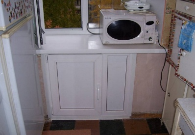 Шкаф под окном Шкаф под окном