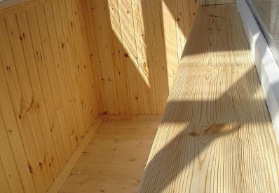 Внутренняя отделка балкона деревом