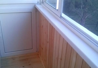 Внутренняя отделка балкона деревом