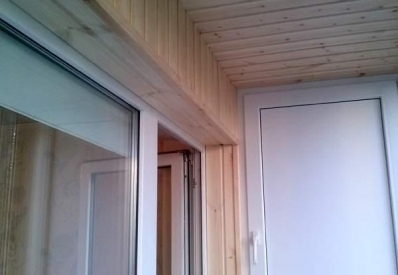 Внутренняя отделка балкона деревом