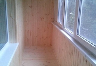Внутренняя отделка балкона деревом