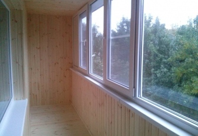 Внутренняя отделка балкона деревом