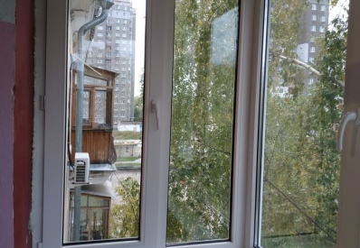 Остекление балкона с внутренней отделкой евровагонкой