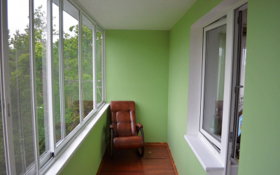 Алюминиевое остекление с внутренней отделкой гипсокартоном