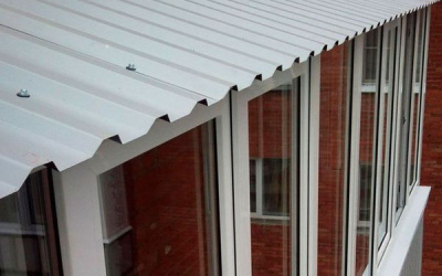 Монтаж крыши на балкон с остеклением и внешней отделкой