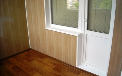 Ремонт балкона с установкой металлопластиковой двери